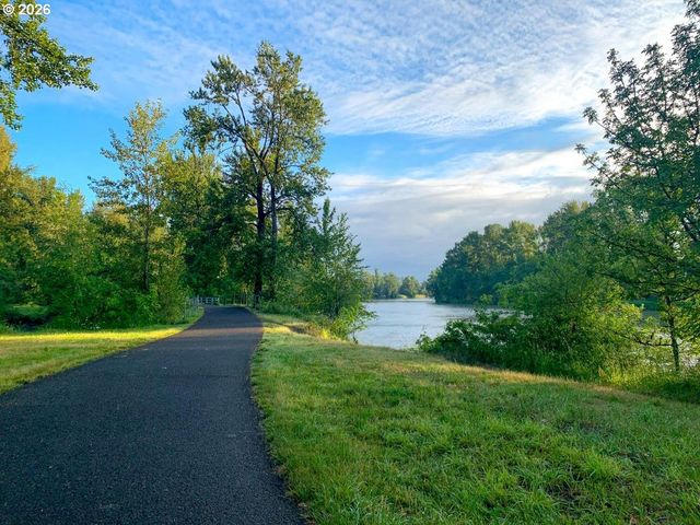 355 RIVER Rd, Eugene, OR 97404