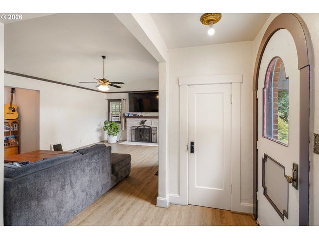 355 RIVER Rd, Eugene, OR 97404