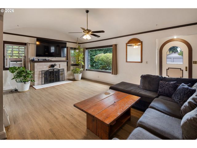 355 RIVER Rd, Eugene, OR 97404