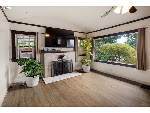 355 RIVER Rd, Eugene, OR 97404