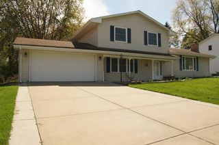 746 Belmont Lane E, Maplewood, MN 55117