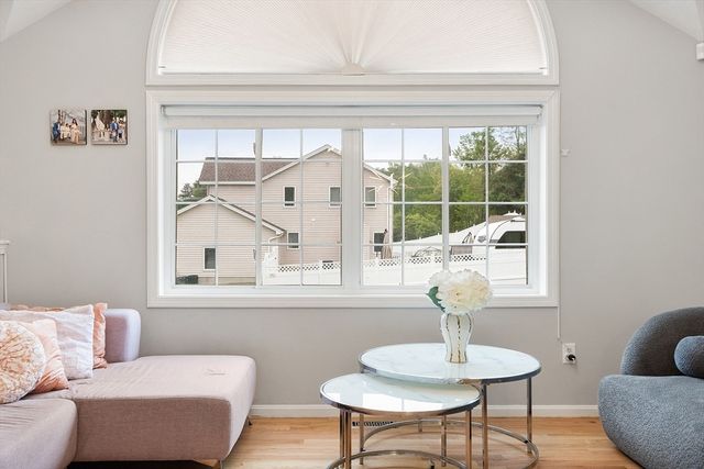 2 Pinebrook Ln, Worcester, MA 01609