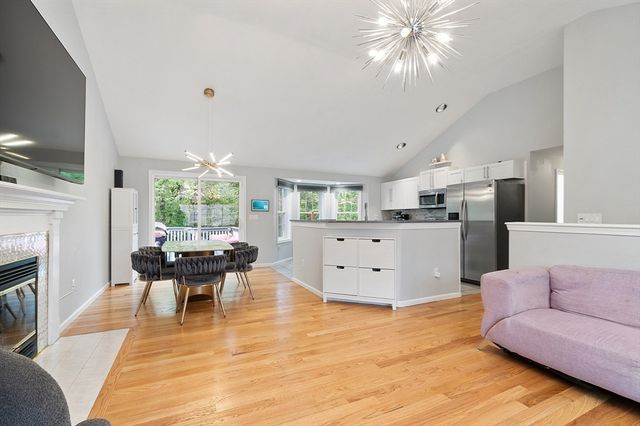 2 Pinebrook Ln, Worcester, MA 01609