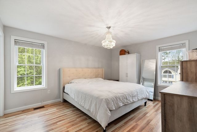 2 Pinebrook Ln, Worcester, MA 01609