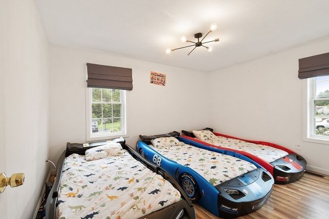 2 Pinebrook Ln, Worcester, MA 01609