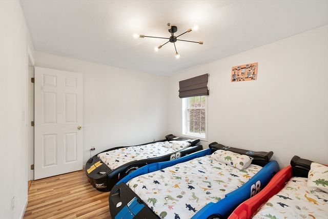 2 Pinebrook Ln, Worcester, MA 01609