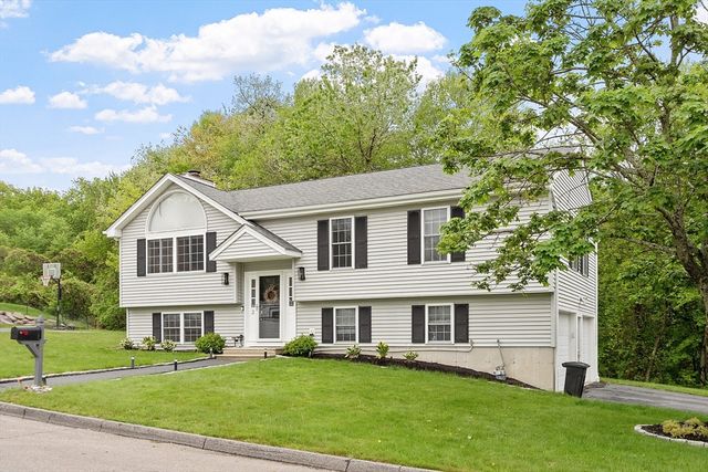 2 Pinebrook Ln, Worcester, MA 01609