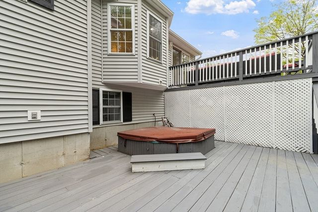 2 Pinebrook Ln, Worcester, MA 01609