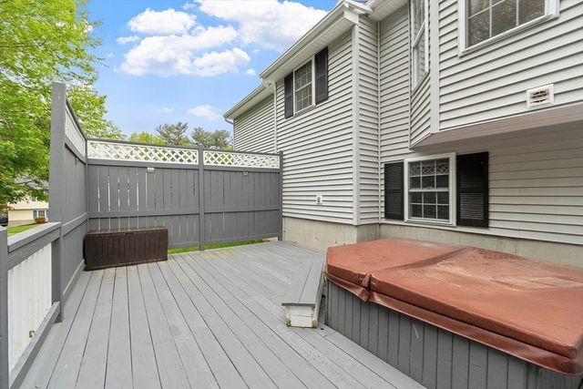2 Pinebrook Ln, Worcester, MA 01609
