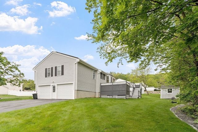 2 Pinebrook Ln, Worcester, MA 01609