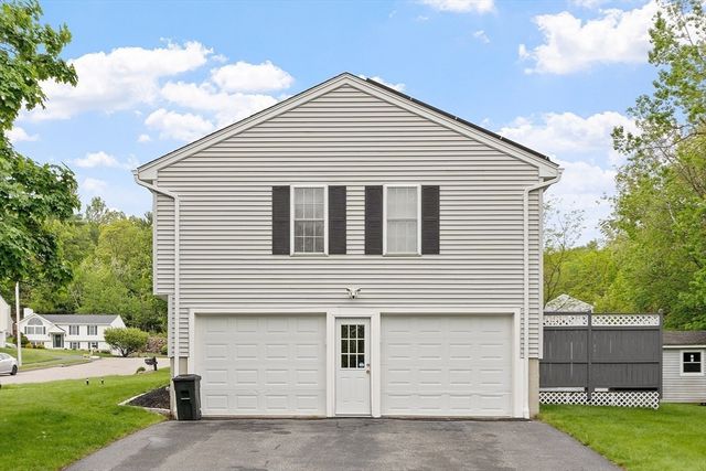 2 Pinebrook Ln, Worcester, MA 01609