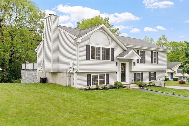 2 Pinebrook Ln, Worcester, MA 01609