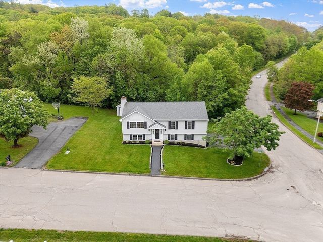 2 Pinebrook Ln, Worcester, MA 01609