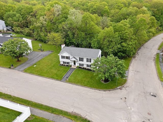 2 Pinebrook Ln, Worcester, MA 01609