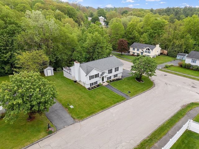 2 Pinebrook Ln, Worcester, MA 01609
