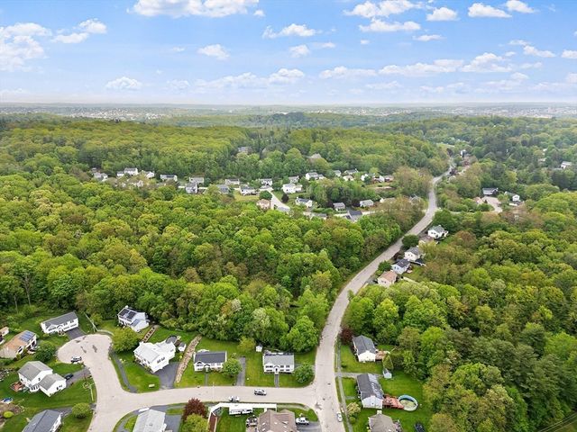 2 Pinebrook Ln, Worcester, MA 01609
