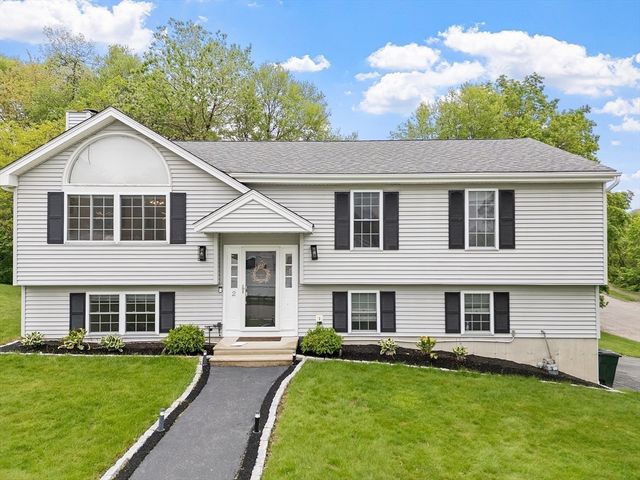 2 Pinebrook Ln, Worcester, MA 01609