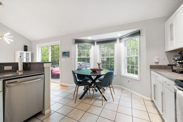 2 Pinebrook Ln, Worcester, MA 01609