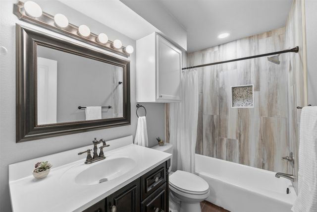 1801 Alexander Drive, Waxahachie, TX 75165