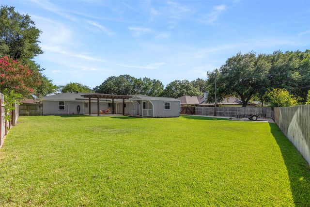 1801 Alexander Drive, Waxahachie, TX 75165