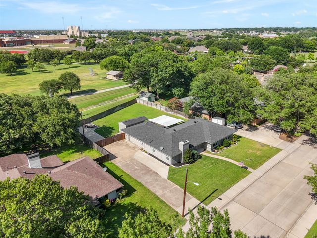 1801 Alexander Drive, Waxahachie, TX 75165