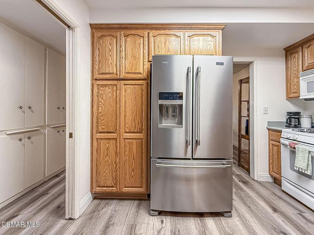 19337 Oak Plaza Court, Newhall, CA 91321