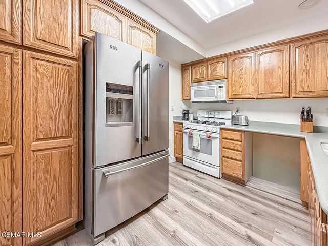 19337 Oak Plaza Court, Newhall, CA 91321