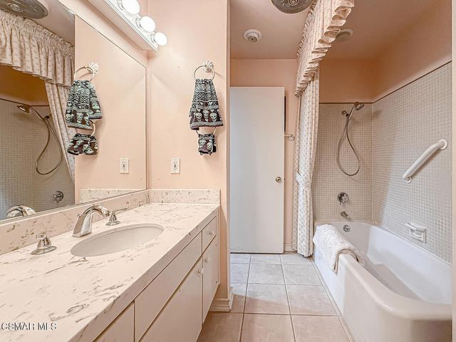 19337 Oak Plaza Court, Newhall, CA 91321