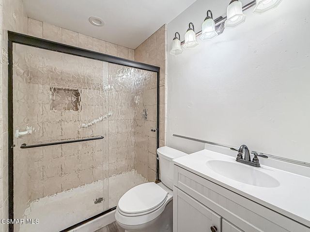 19337 Oak Plaza Court, Newhall, CA 91321