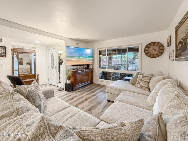 19337 Oak Plaza Court, Newhall, CA 91321