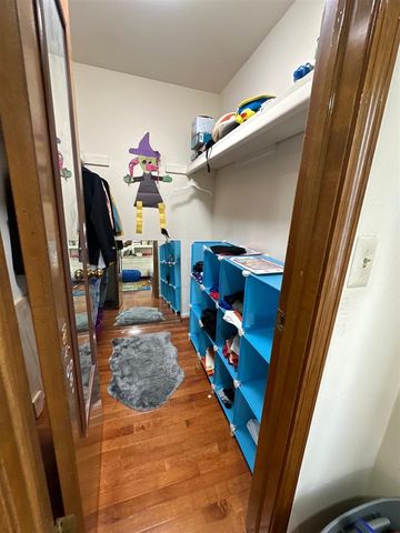 5470 Cheltenham Drive, Troy, MI 48098