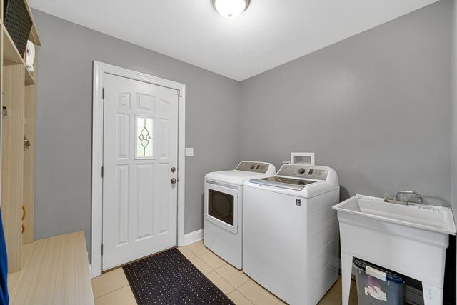 2699 Lisa Court, Northbrook, IL 60062
