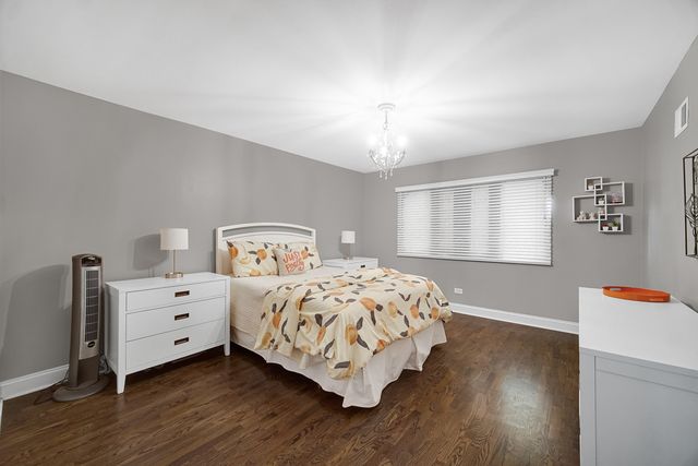 2699 Lisa Court, Northbrook, IL 60062