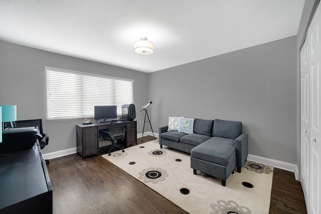 2699 Lisa Court, Northbrook, IL 60062