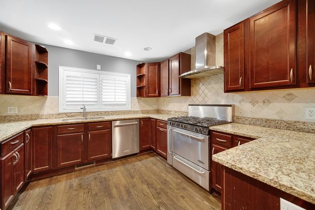 2699 Lisa Court, Northbrook, IL 60062