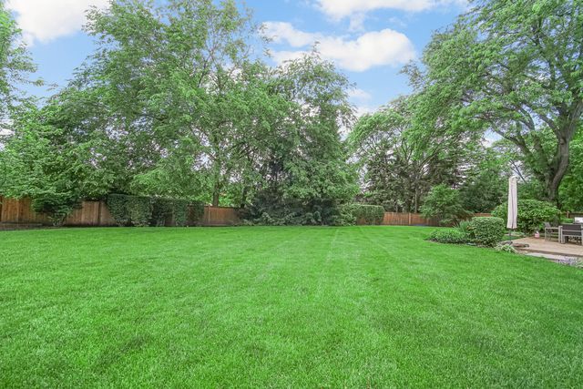 2699 Lisa Court, Northbrook, IL 60062