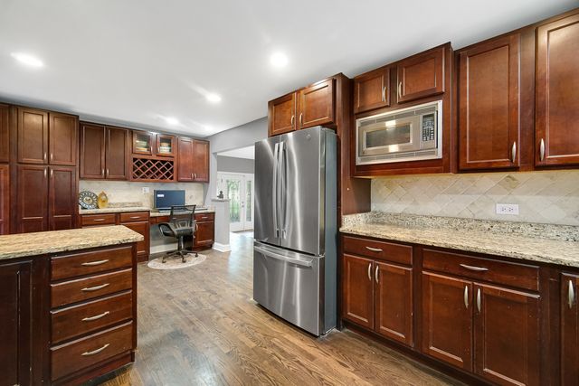 2699 Lisa Court, Northbrook, IL 60062