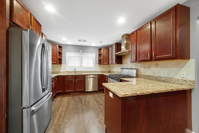 2699 Lisa Court, Northbrook, IL 60062