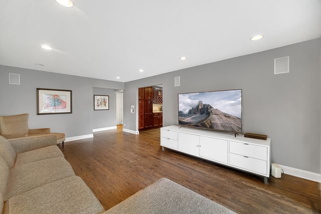 2699 Lisa Court, Northbrook, IL 60062