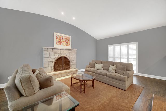 2699 Lisa Court, Northbrook, IL 60062