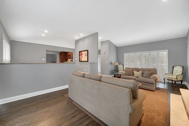 2699 Lisa Court, Northbrook, IL 60062