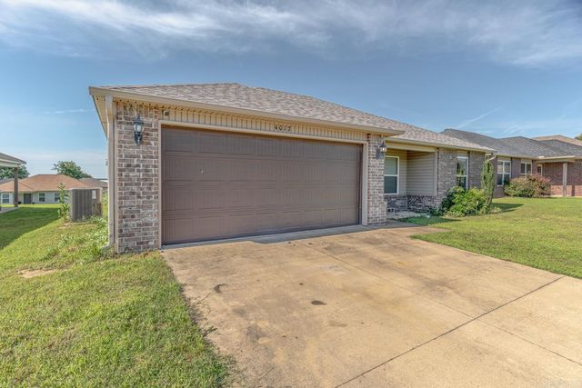 4017 Willow Ridge Dr, Jonesboro, AR 72405