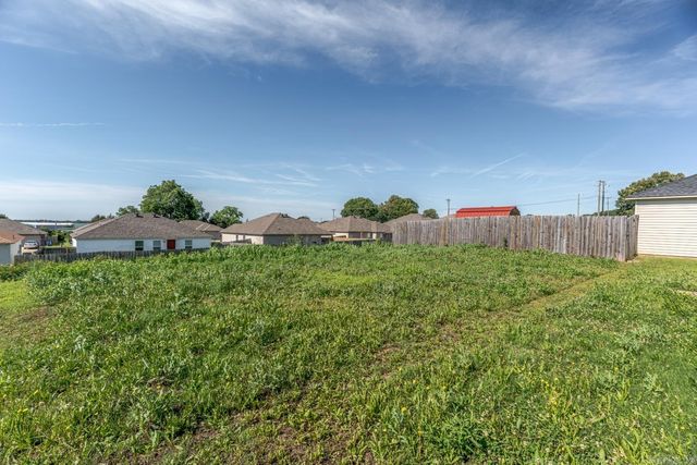 4017 Willow Ridge Dr, Jonesboro, AR 72405