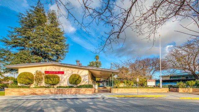 2704 Louis Road, Palo Alto, CA 94303