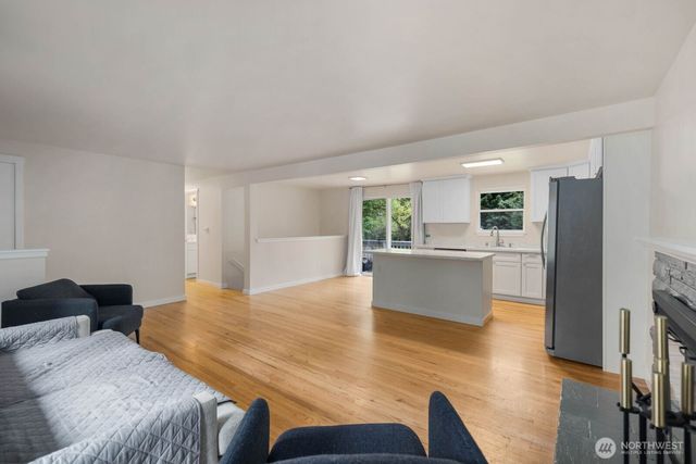 20604 4th Avenue SW, Normandy Park, WA 98166