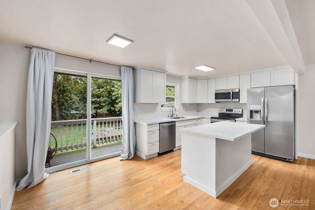 20604 4th Avenue SW, Normandy Park, WA 98166