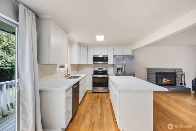 20604 4th Avenue SW, Normandy Park, WA 98166