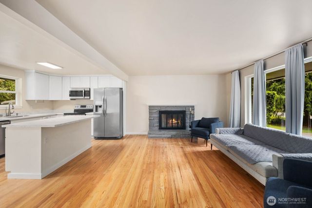 20604 4th Avenue SW, Normandy Park, WA 98166