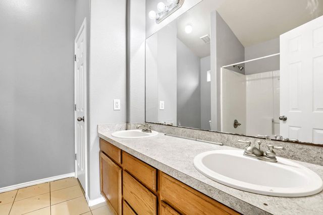 805 Debra DR, Taylor, TX 76574