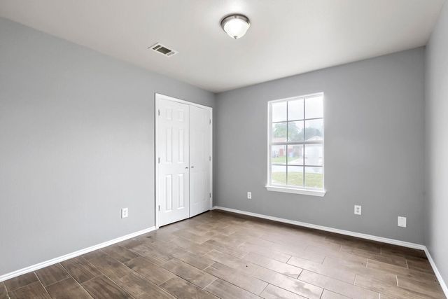 805 Debra DR, Taylor, TX 76574